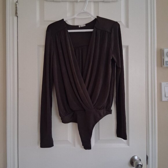 Free People NWOT Women's Size Medium Dark Brown Turnt Crossover Bodysuit - Picture 3 of 12